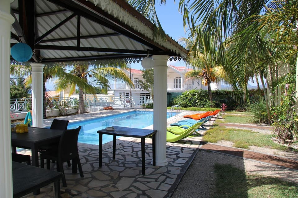 Patio, Day, Summer, BBQ facilities, Garden, On site, Garden view, Pool view, Swimming pool, Swimming pool