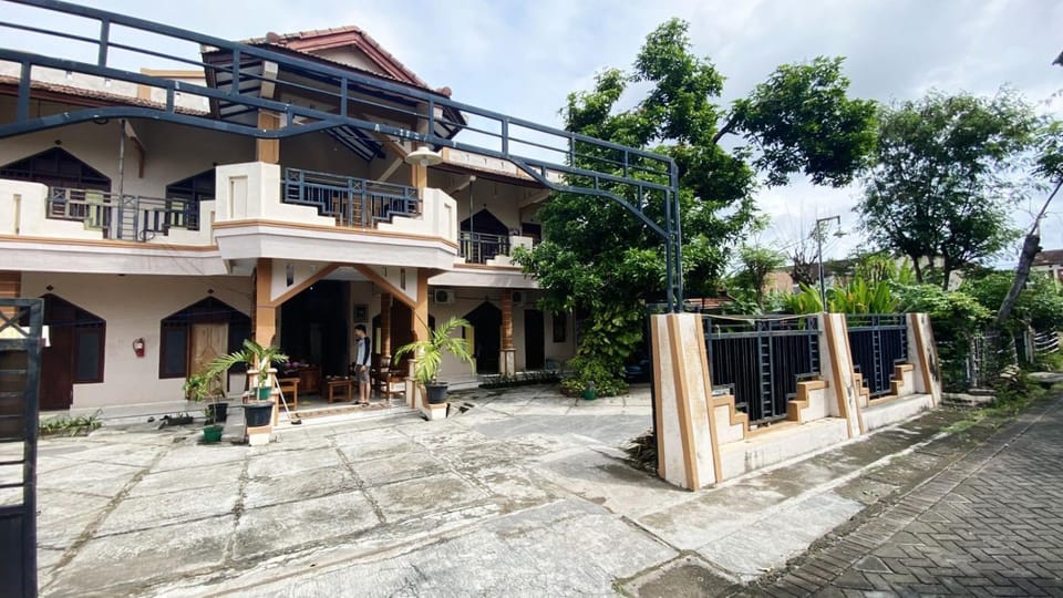 TepiKota Inn Bed and Breakfast in East Java