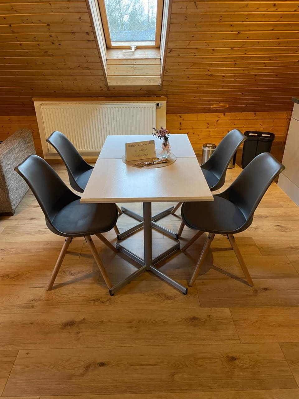 Seating area, Dining area
