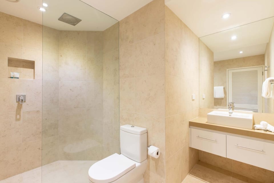 Mirage Resort Villa 428 with access to Sheraton Facilities Villa in Port Douglas