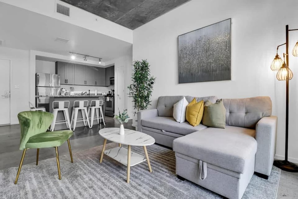 Centric 2BR In HEART of DTPHX Free Garage Parking Apartment in Phoenix