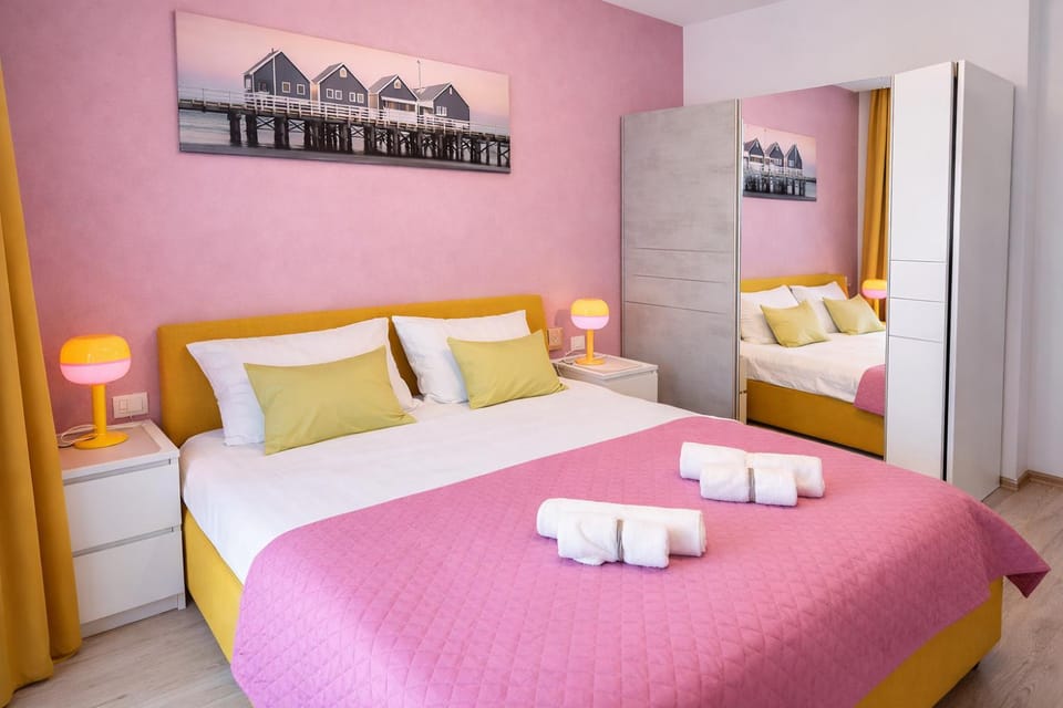 Bed, Photo of the whole room, Bedroom, wardrobe