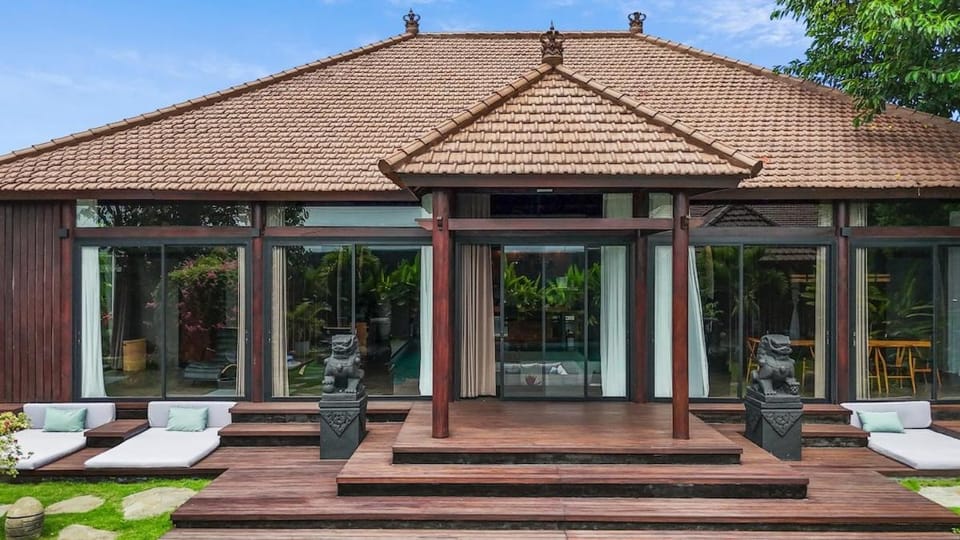 Exclusive 4BR Villa Kito - Cinema, Sauna, Yoga and Pool Villa in Kuta Selatan