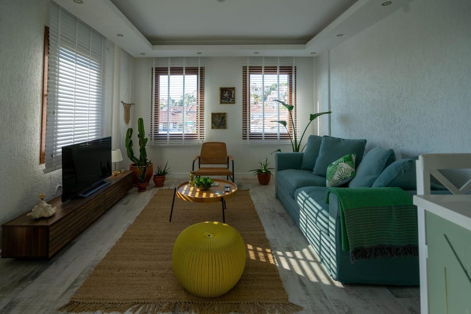 Communal lounge/ TV room, TV and multimedia, Living room, Seating area, Evening entertainment
