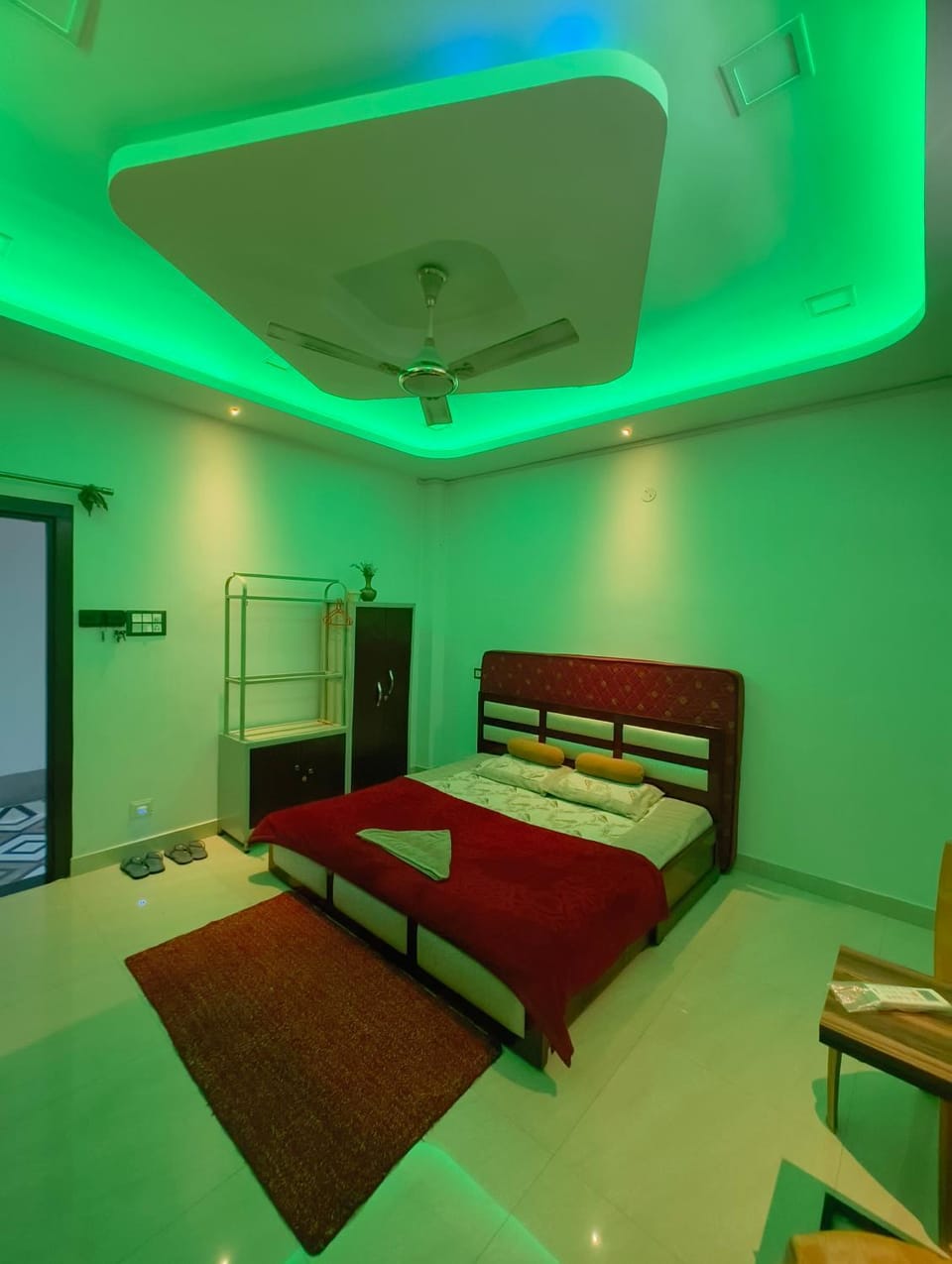 Bed, Photo of the whole room