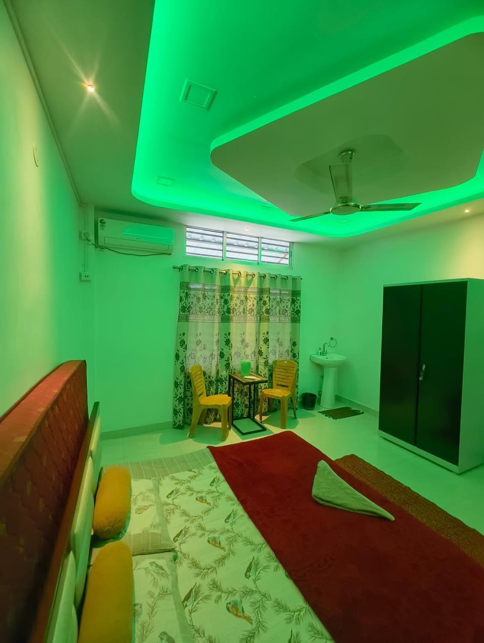 Photo of the whole room