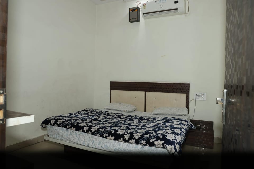 Bed, Bedroom, air conditioner
