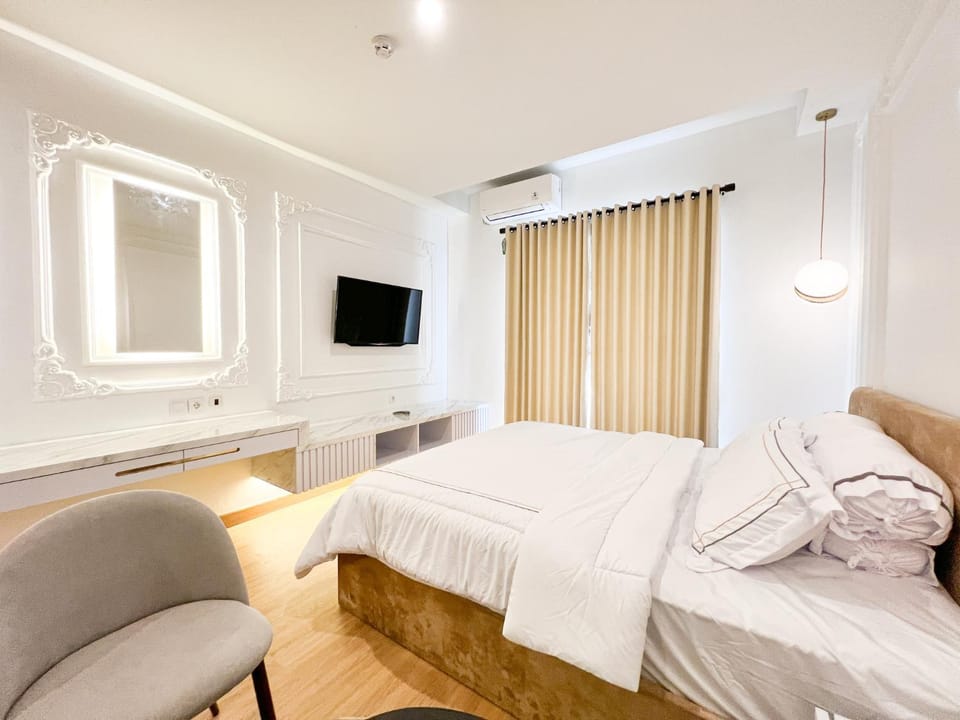Bed, TV and multimedia, air conditioner