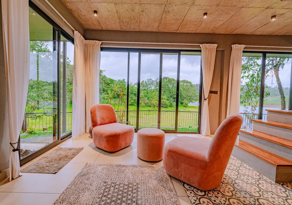 View (from property/room), Living room, Seating area
