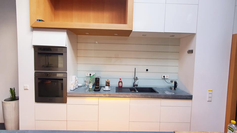 Kitchen or kitchenette, minibar, pet friendly, stove