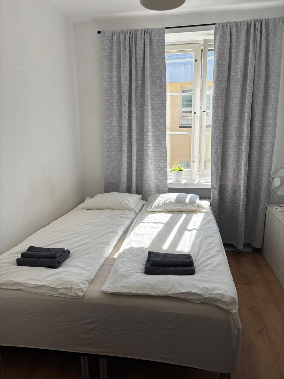 Bed, Photo of the whole room, Decorative detail, Decorative detail, Bedroom, Inner courtyard view, towels