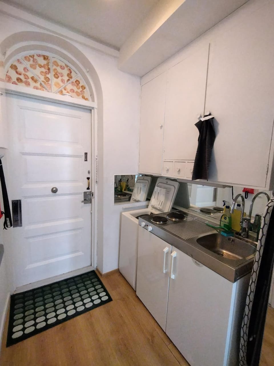 Decorative detail, Decorative detail, Bedroom, flat iron, towels, washing machine, kitchen