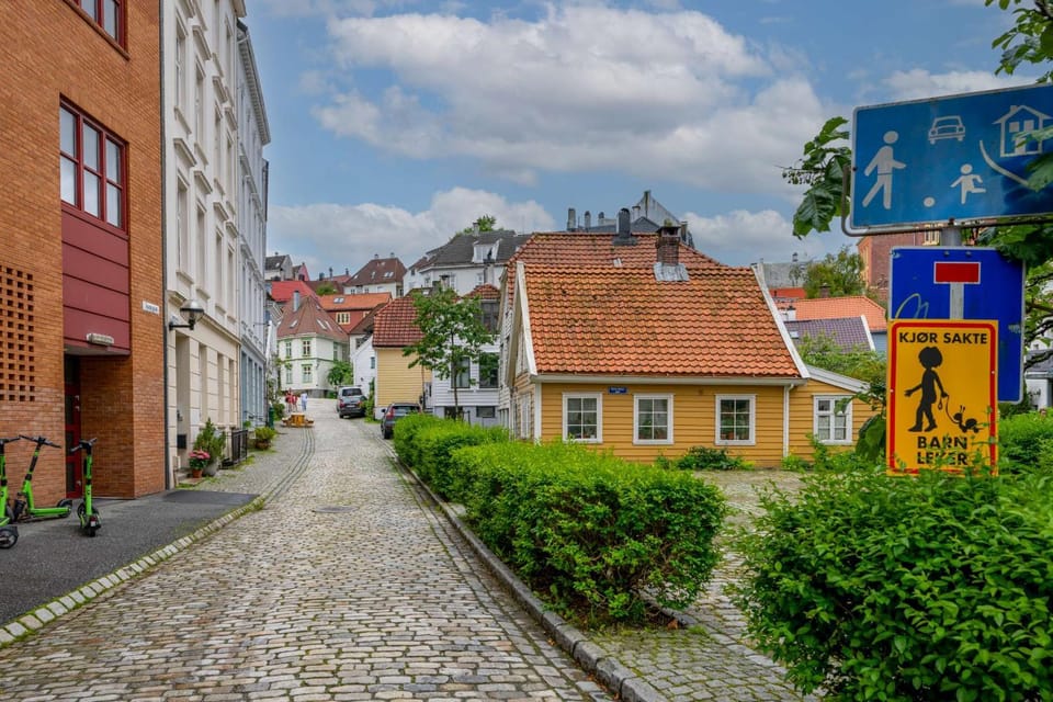 Property building, Neighbourhood, Street view