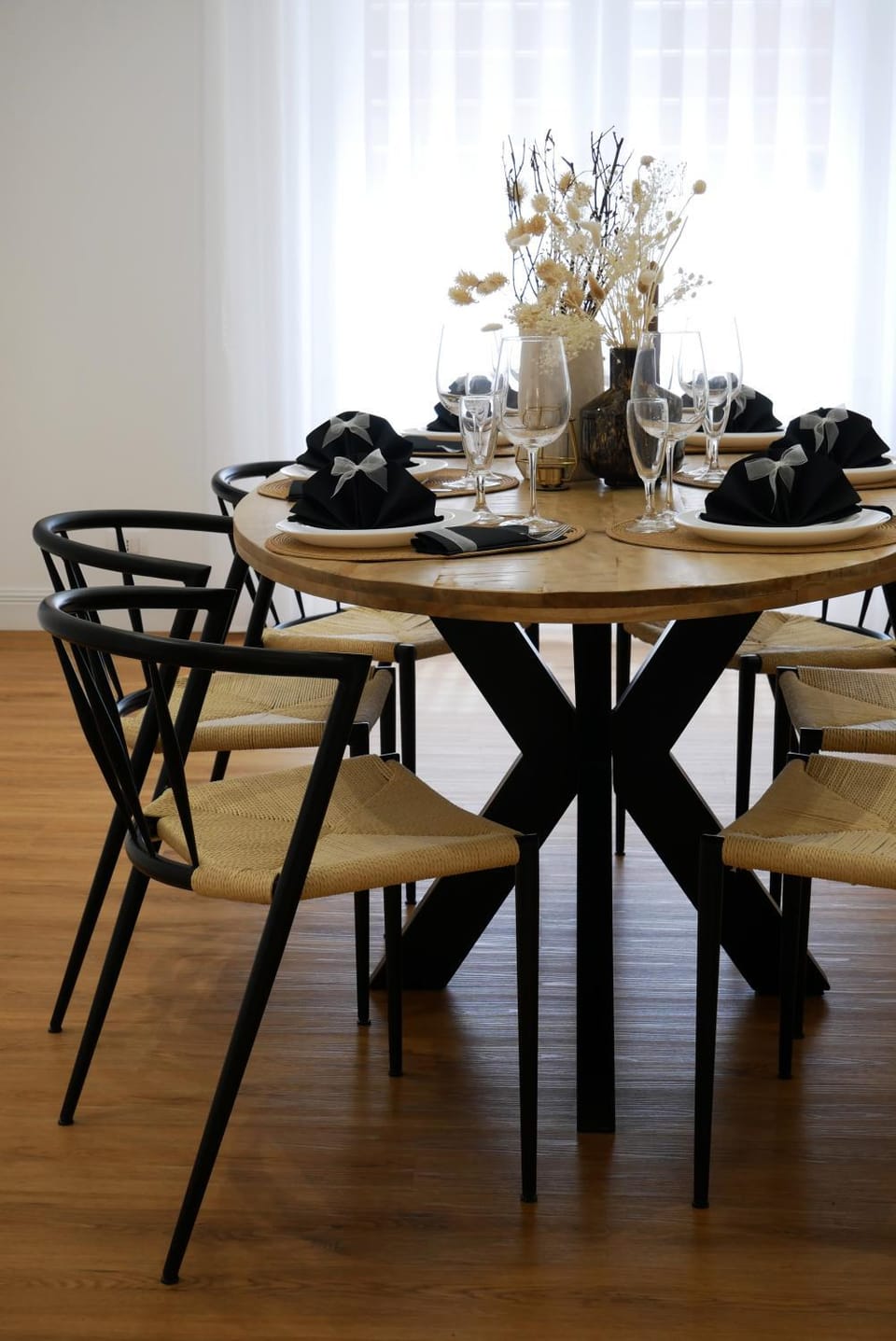 Living room, Seating area, Dining area