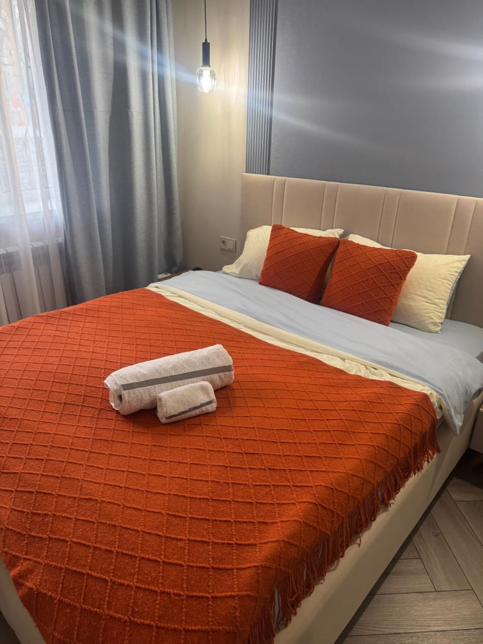 Bed, Bedroom, towels