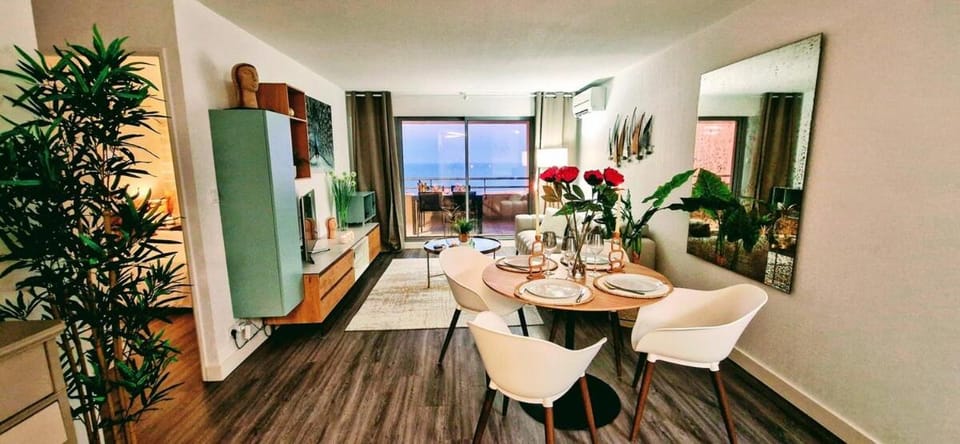 LE DOMAINE DU GOLFE, Vue Exceptionnelle, Standing, 2 parkings, Climatisation, Piscine, Tennis Apartment in Occitanie