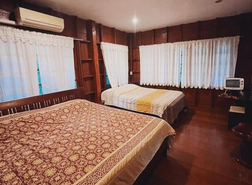 Bed, Photo of the whole room, Bedroom, air conditioner