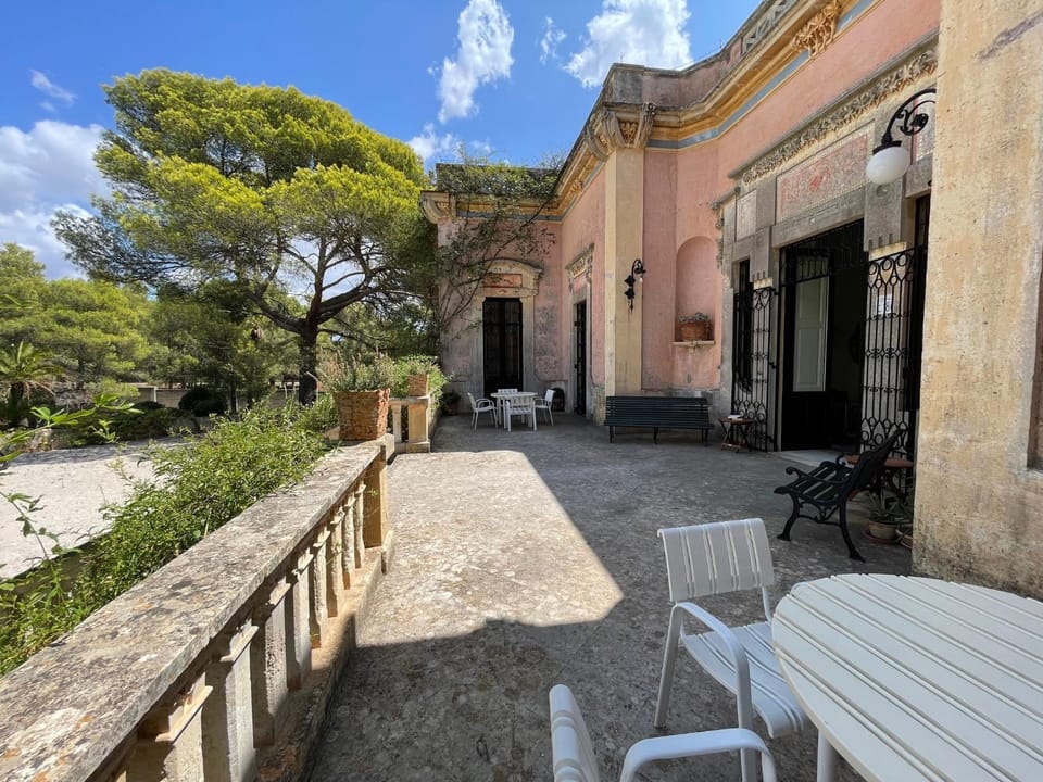 Property building, Balcony/Terrace