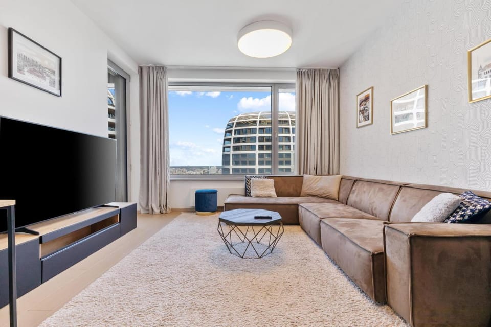 Communal lounge/ TV room, TV and multimedia, Living room, Seating area, Evening entertainment