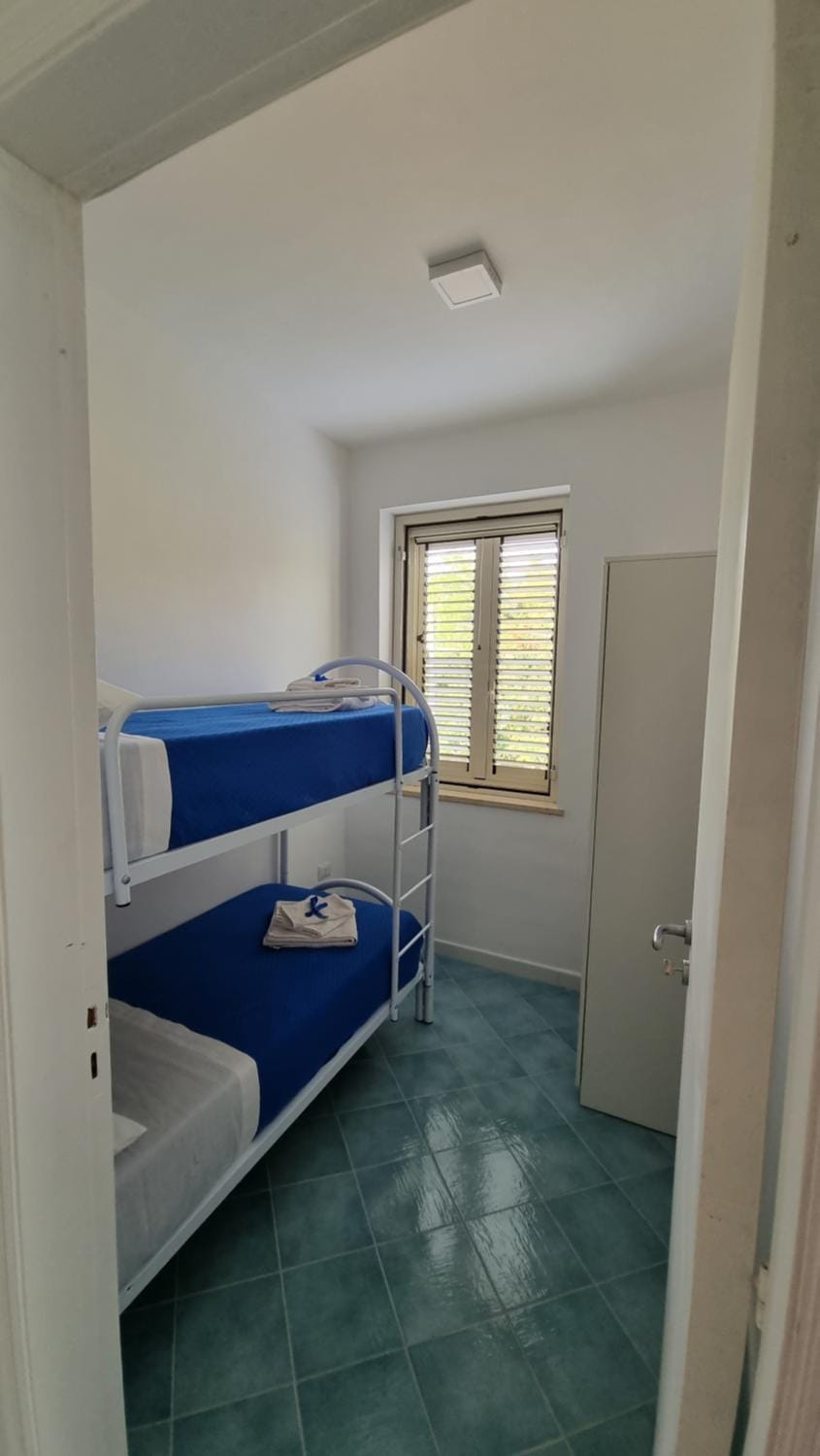 Photo of the whole room, Bedroom, bunk bed, towels