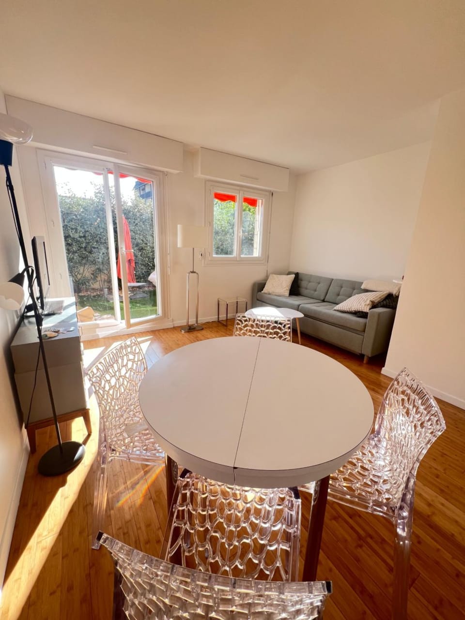 Seating area, Dining area