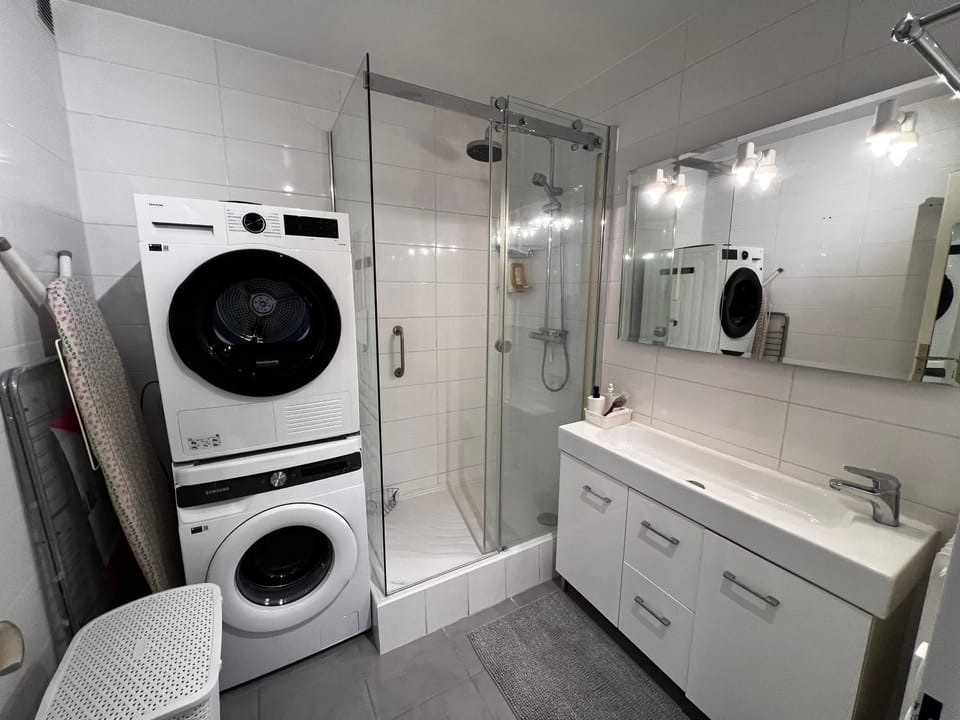 Shower, Bathroom, washing machine, dryer