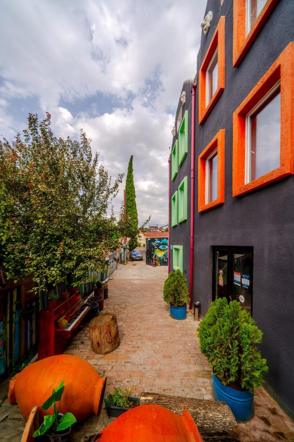 Neighbourhood, Garden view