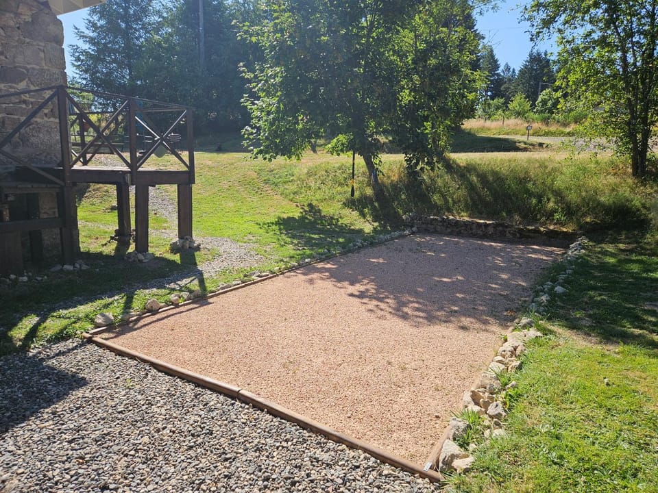 Mini camping La Maison Rose Luxury tent in Auvergne-Rhône-Alpes
