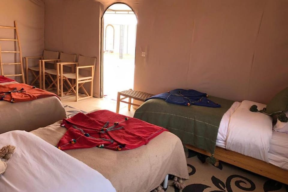 Bed, Photo of the whole room, Bedroom, bunk bed, towels