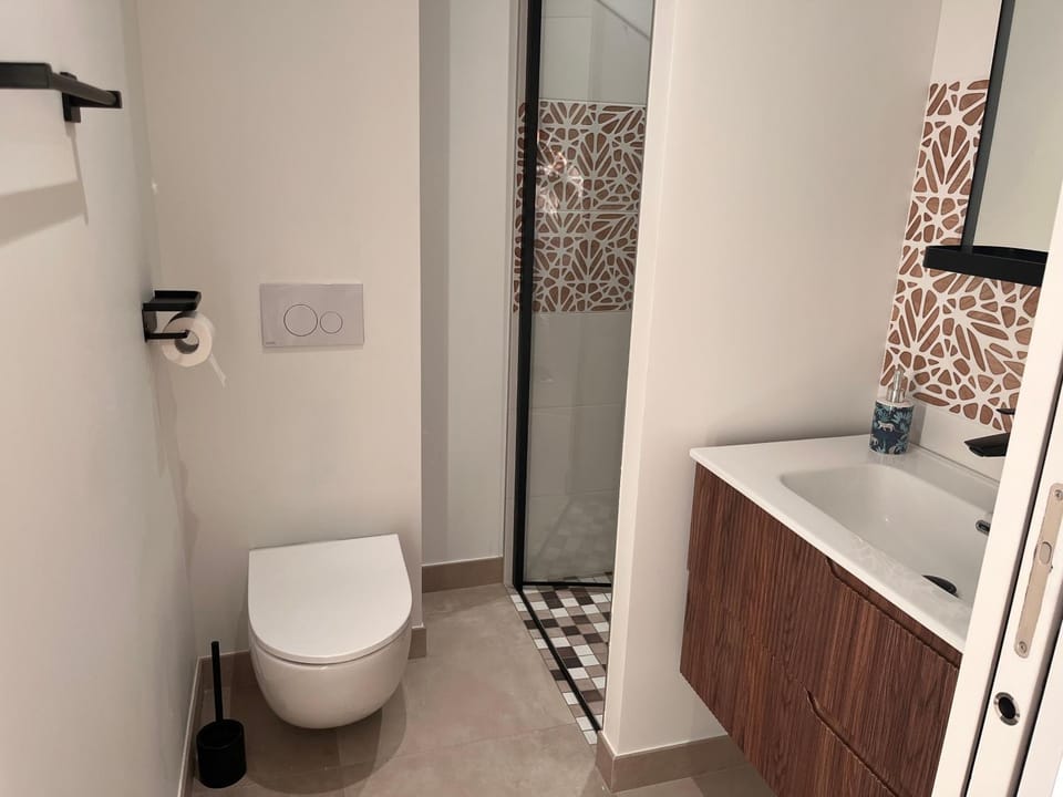 Shower, Bathroom