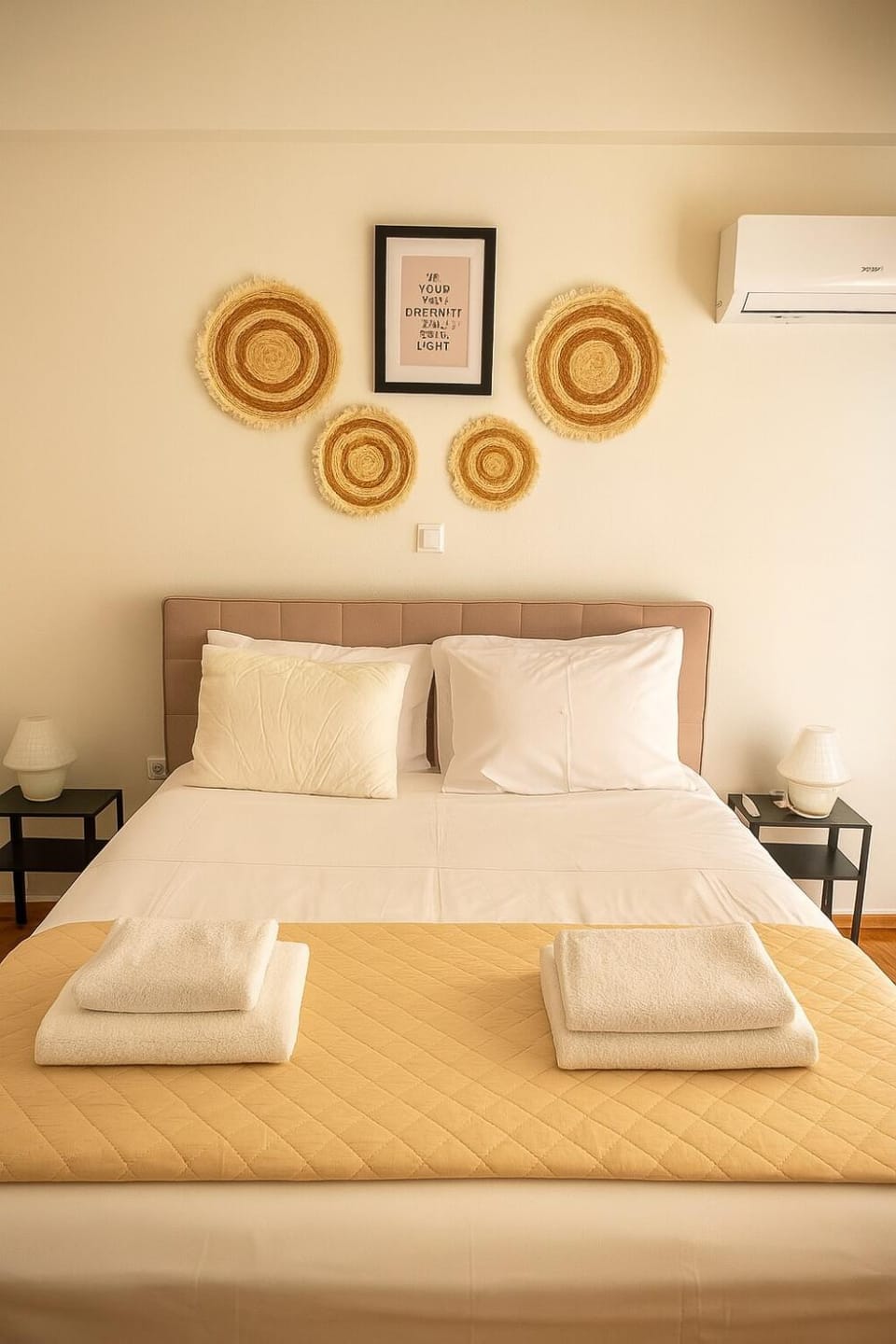 At Polyla 3BR Apartment 10m Walk to Metro Apartment in Athens