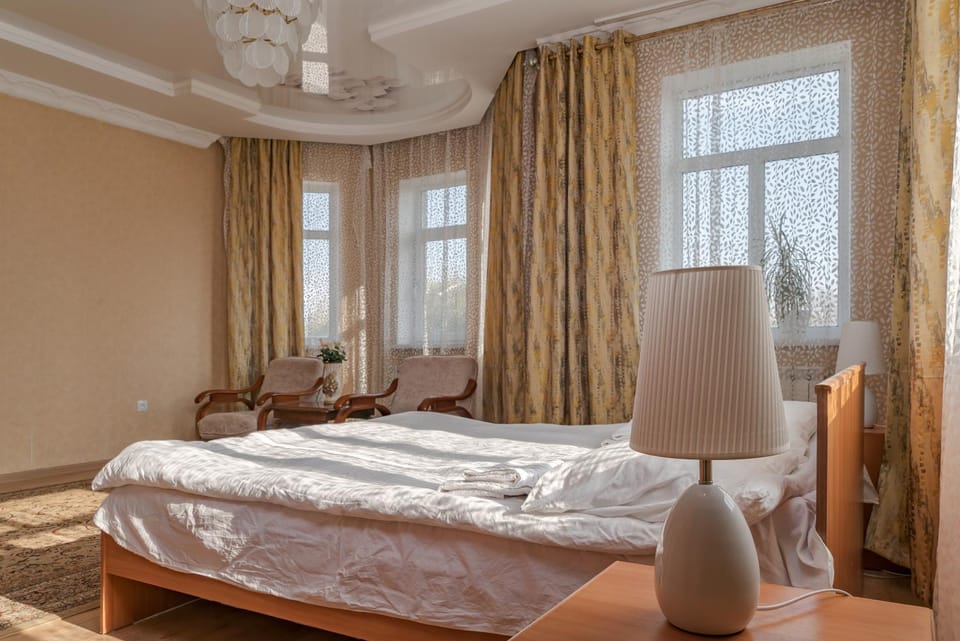 Bed, Living room, Seating area, Bedroom