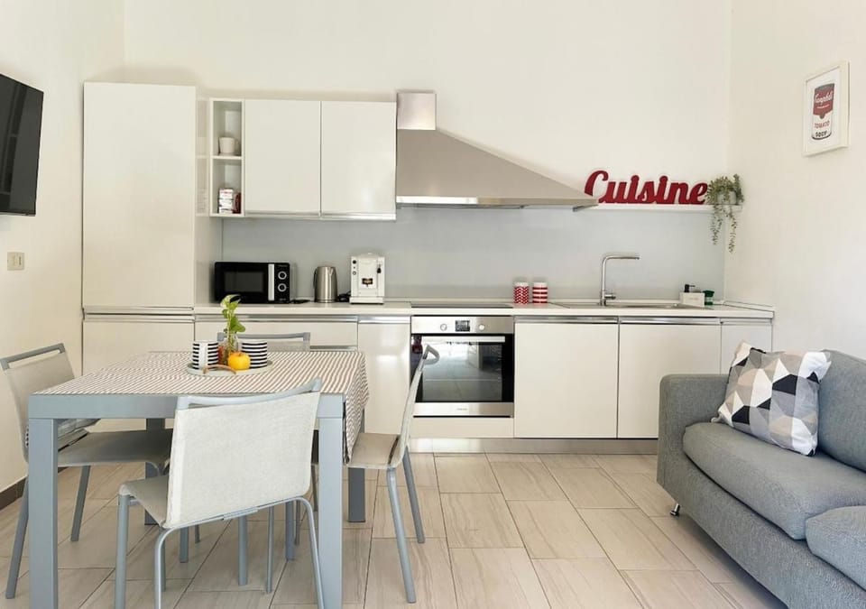 TV and multimedia, Kitchen or kitchenette, Living room, Seating area, Dining area, dishwasher, oven, stove
