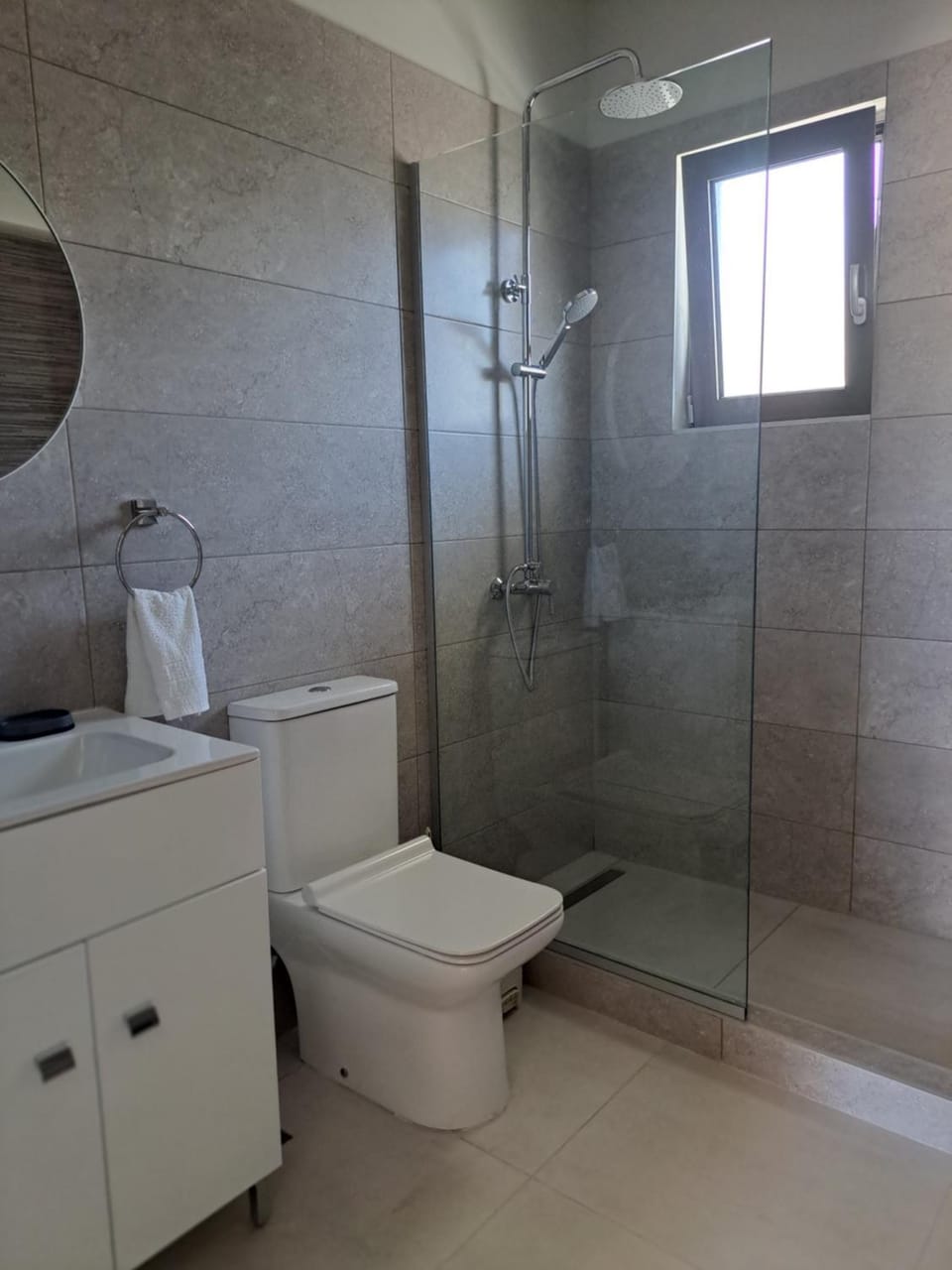 Shower, Toilet, Bathroom, towels