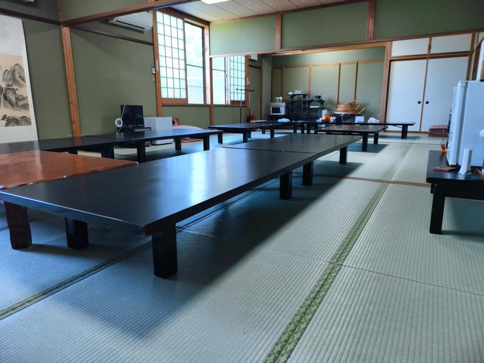旅館青柳 海越し立山連峰の雪山絶景で休もう Ryokan in Ishikawa Prefecture