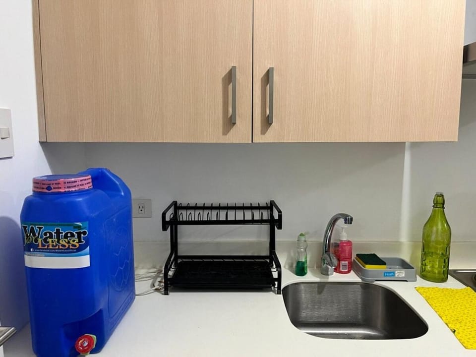 Staycation Condo - WiFi - Gym and Pool - 3 beds Apartment in Marikina