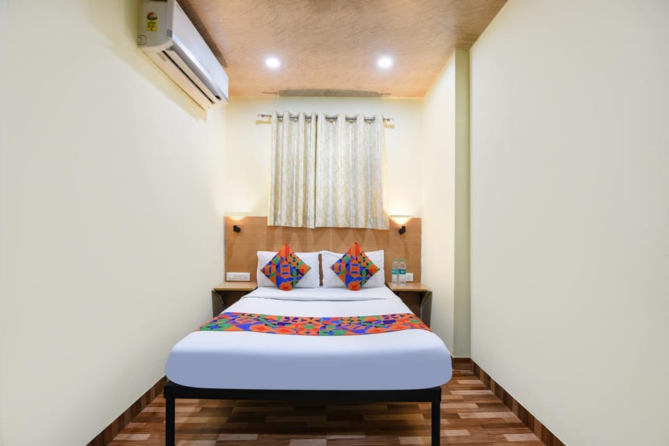 Bed, Photo of the whole room, Bedroom, air conditioner