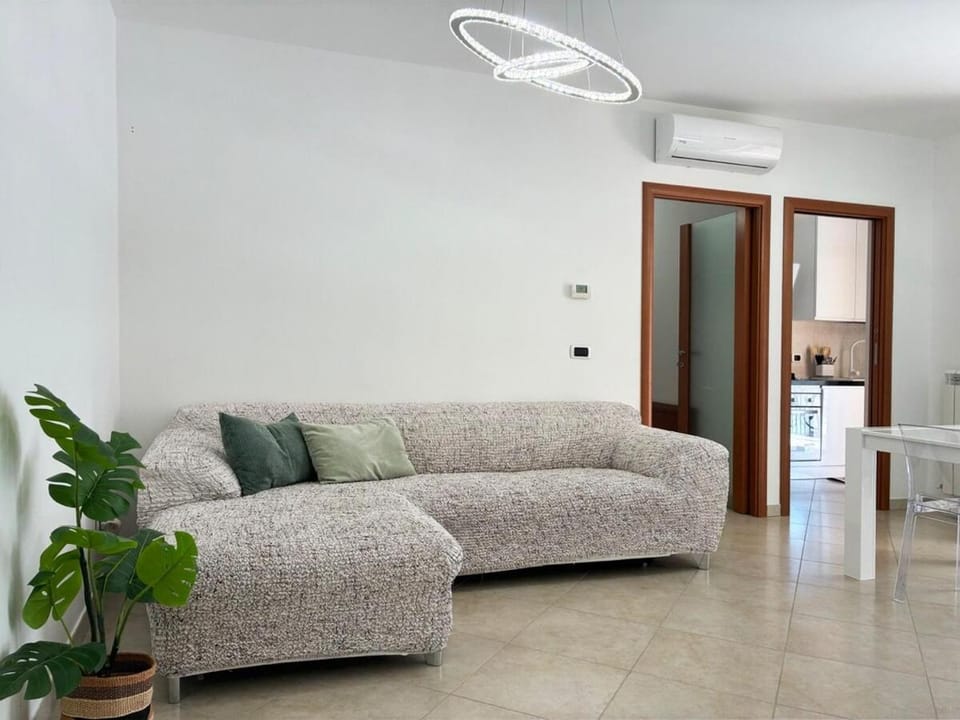 Living room, Seating area, Dining area, air conditioner