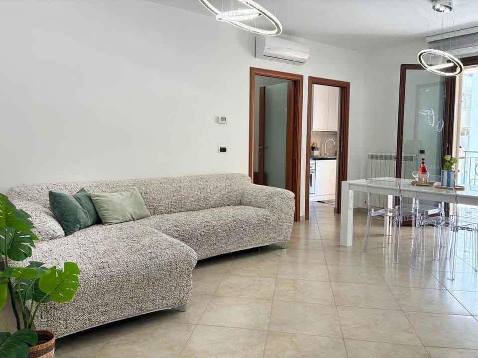 Living room, Seating area, Dining area, air conditioner