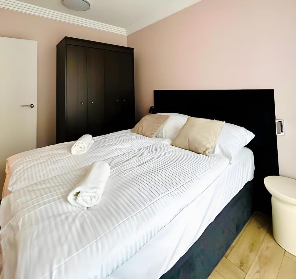Bed, Bedroom, towels, wardrobe