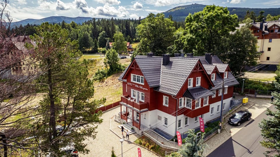 Property building, Neighbourhood, Bird's eye view, Mountain view