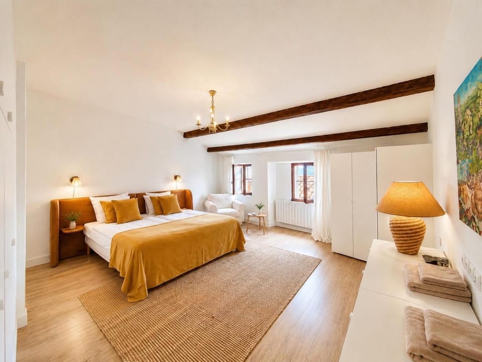 Bed, Photo of the whole room, Bedroom