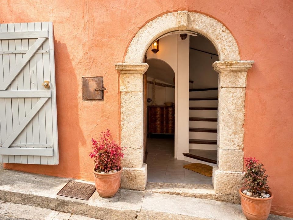 Facade/entrance, Day