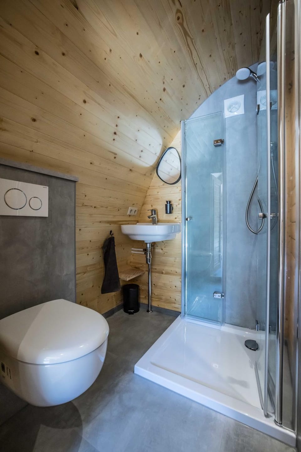 Luxe woodlodge in bosrijke omgeving incl eigen douche en keuken Chalet in Overijssel (province)