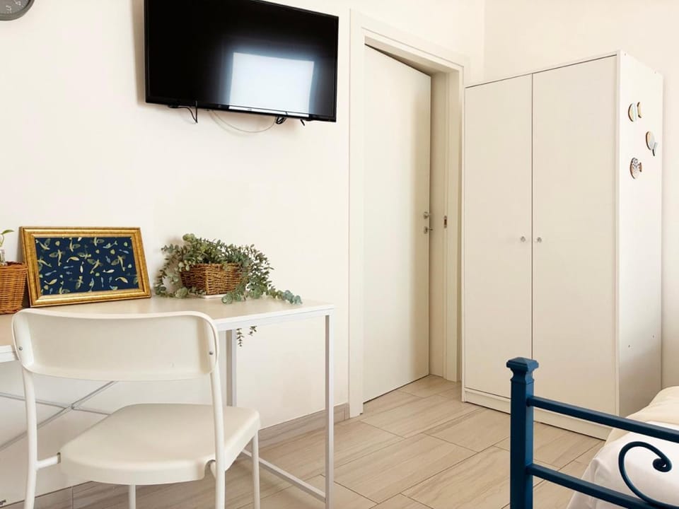 TV and multimedia, Seating area, wardrobe