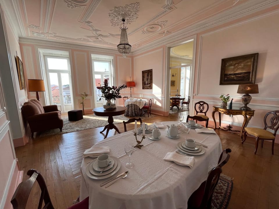 Living room, Breakfast