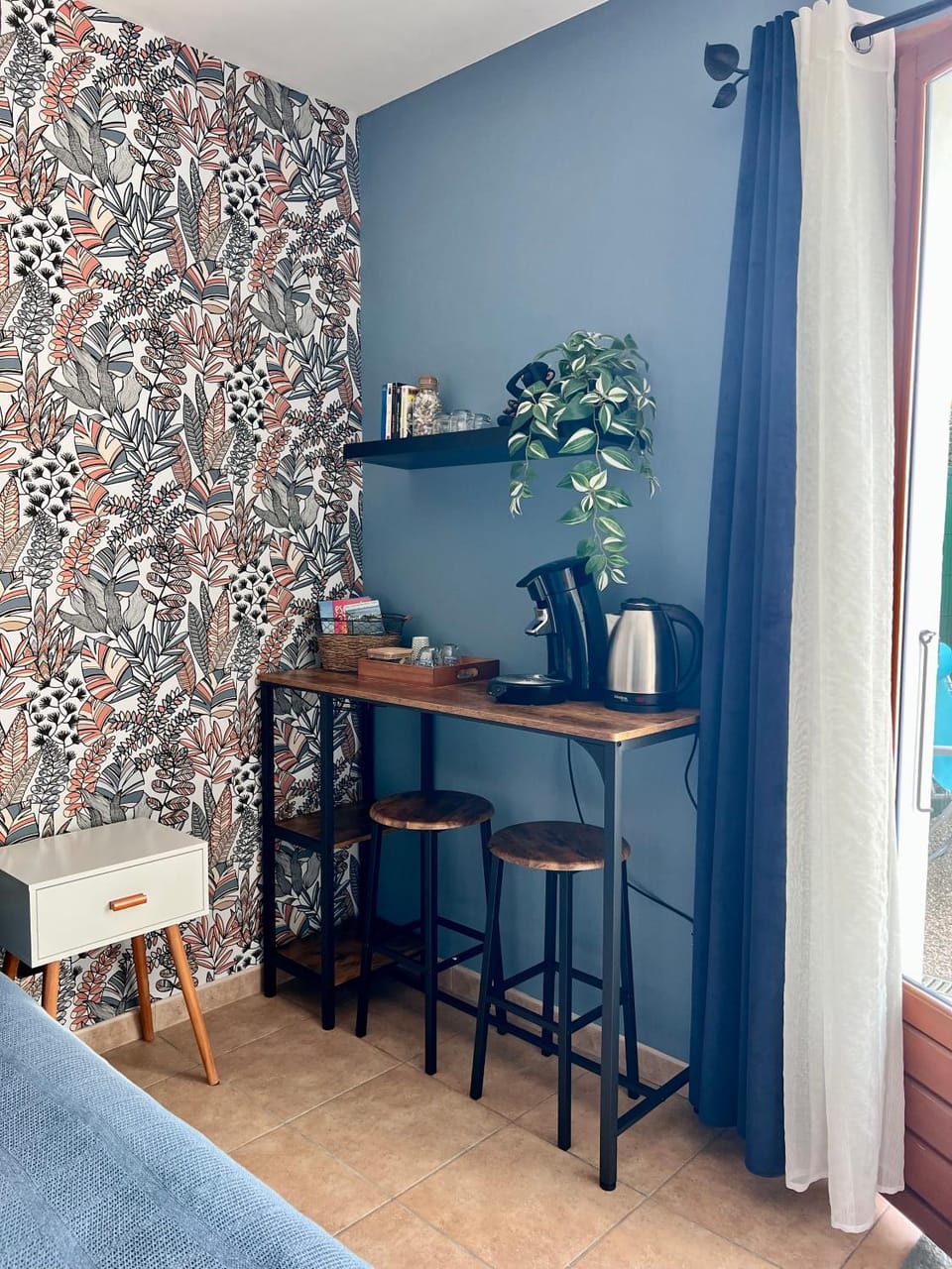 Coffee/tea facilities, Dining area