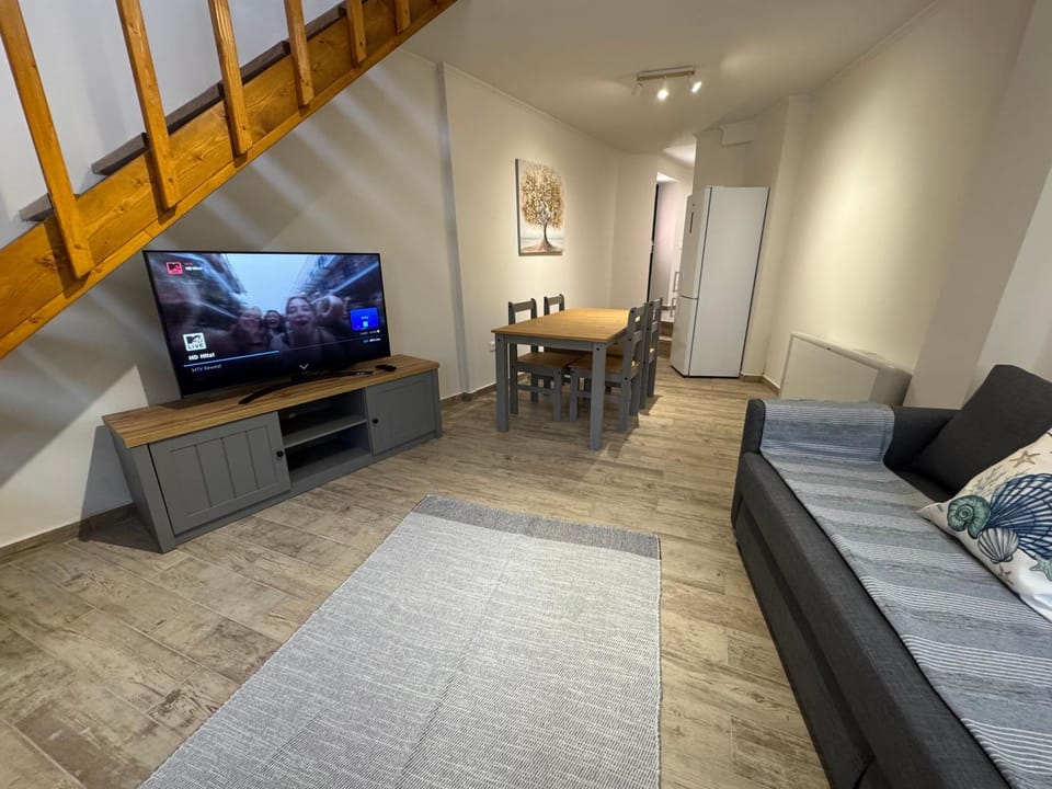 TV and multimedia, Living room, Photo of the whole room, Seating area