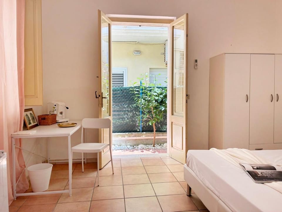 Bed, View (from property/room), Balcony/Terrace, Photo of the whole room, Seating area