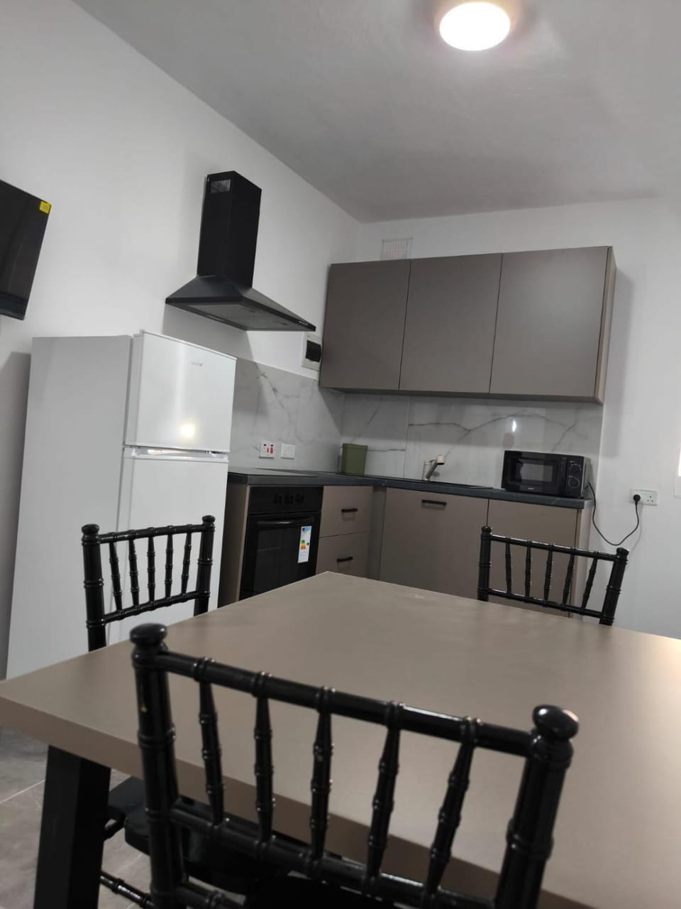Kitchen or kitchenette, Dining area, oven